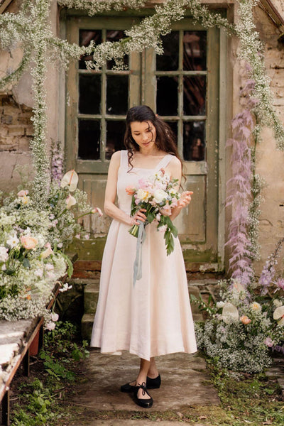 Kann man ein Leinenkleid zu einer Hochzeit tragen? Tipps vom Stylisten