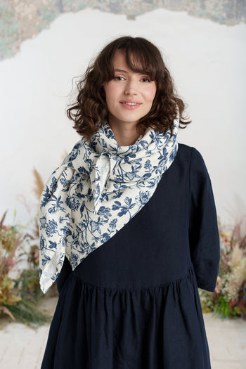 Palisandra Scarf, Ink Rose
#color_ink-rose