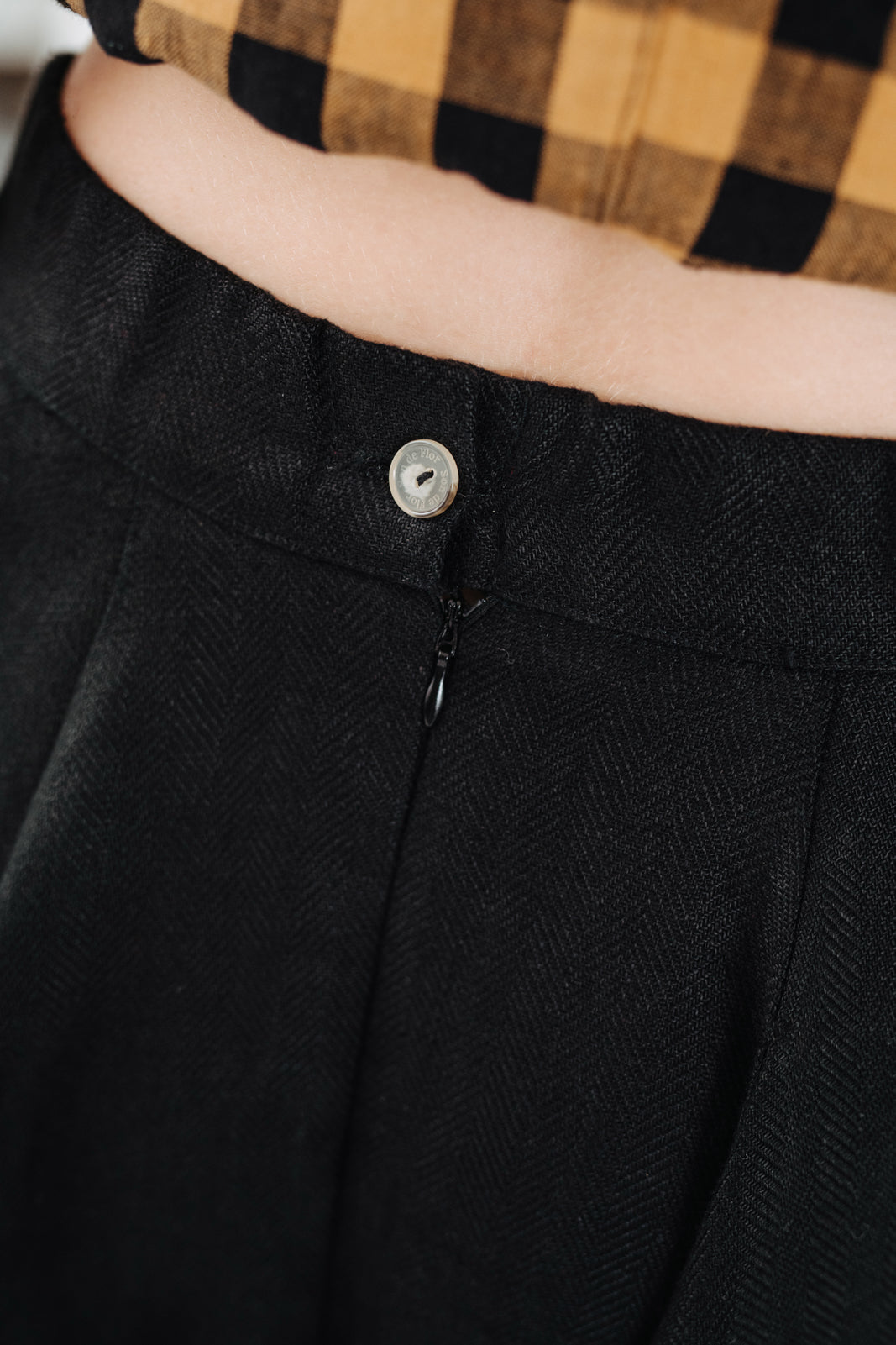 Classic Skirt, Twill Linen, Black Herringbone#color_black-herringbone