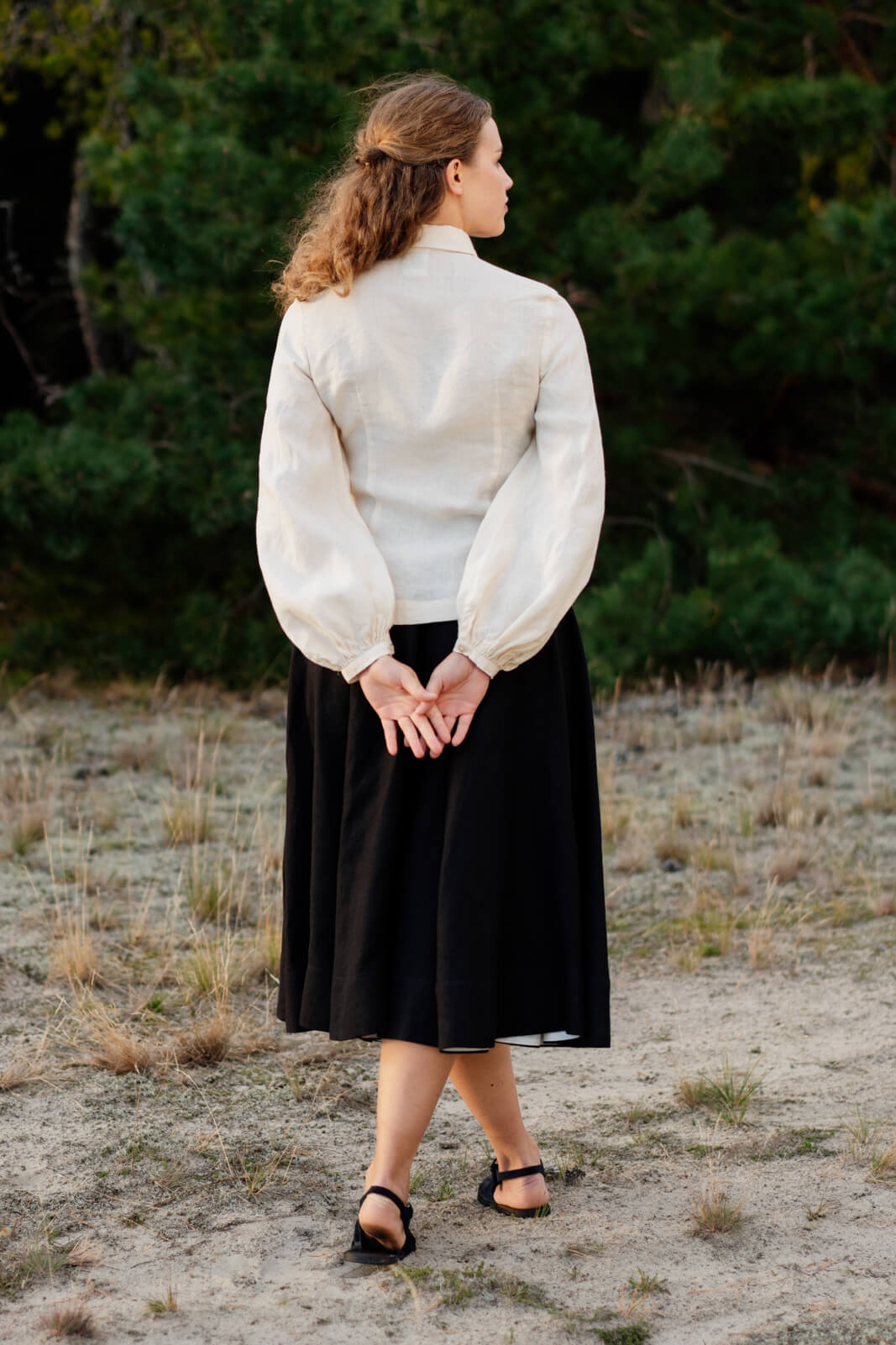 Son de Flor fitted linen shirt#color_milky-white