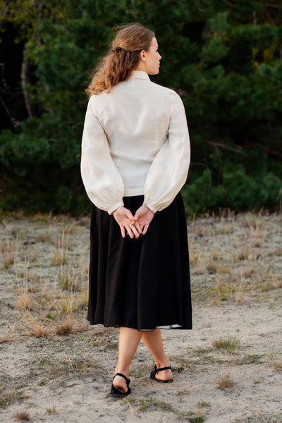Son de Flor fitted linen shirt#color_milky-white